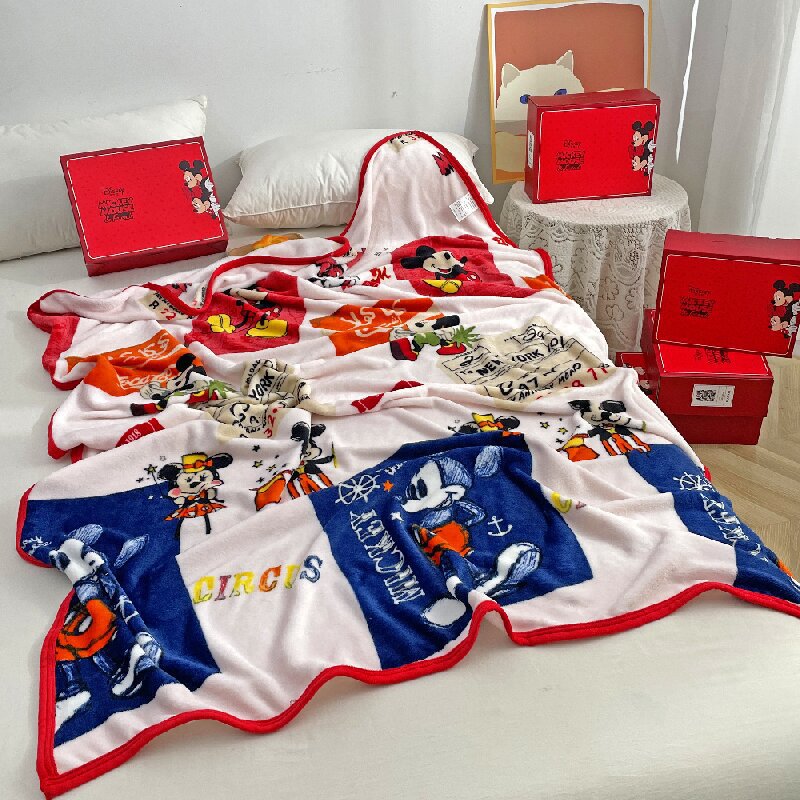 Cartoon Xiaoni flannel blanket kindergarten lunch break blanket gift box suit gift car Office blanket