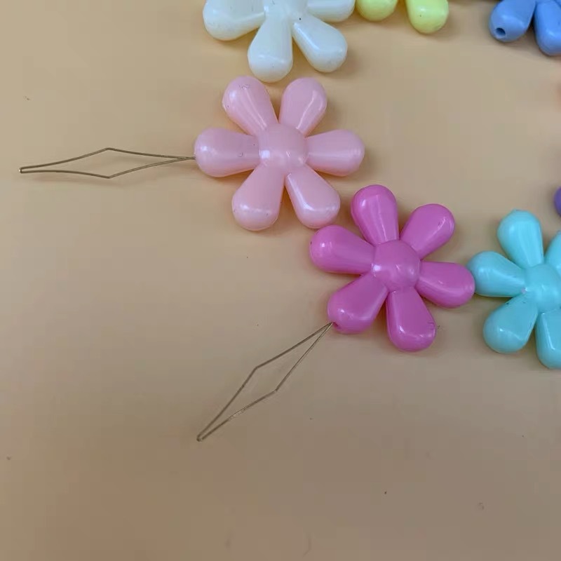 Plum blossom plastic gourd needle threader wholesale color plastic tail Threader-wire guide-sewing machine DIY ten