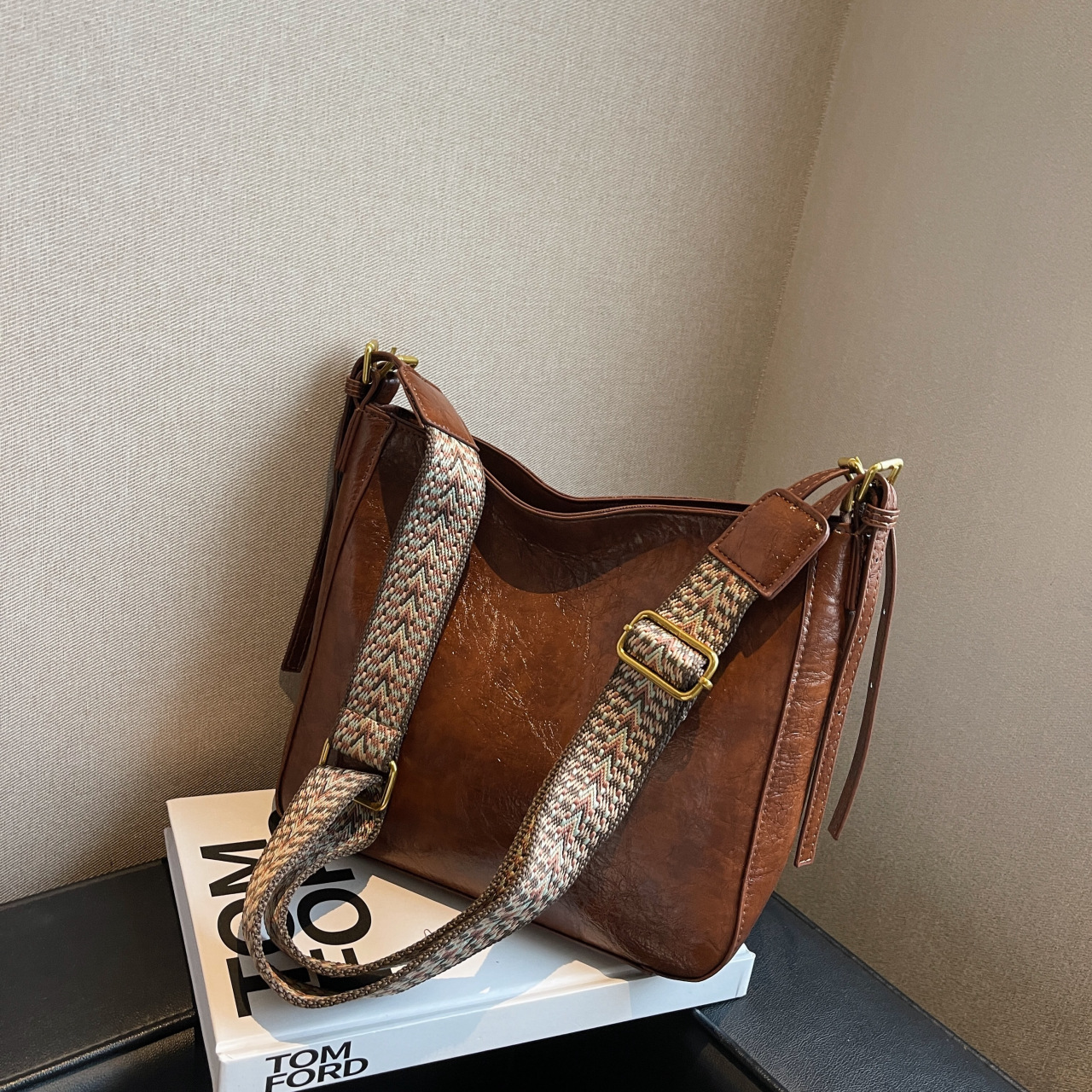 2023 autumn and winter New PU soft leather bag women's French-style light luxury fashion high-end sentong Qin shoulder crossbody tote bag