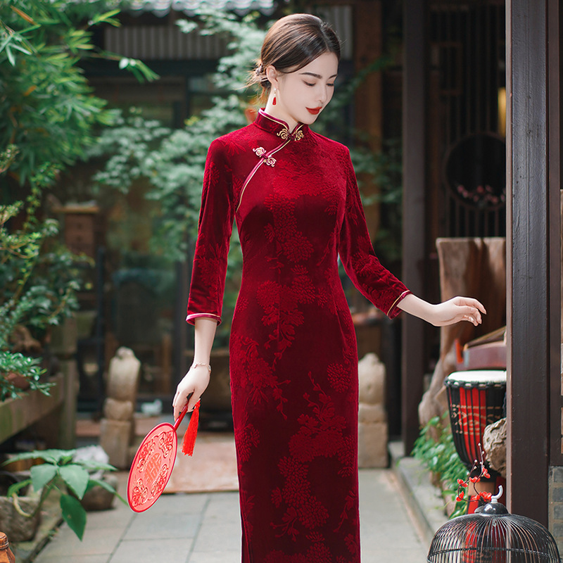 2023 autumn and winter New velvet jacquard cheongsam National style slim-fit long nine-quarter sleeve wedding banquet mother performance wholesale