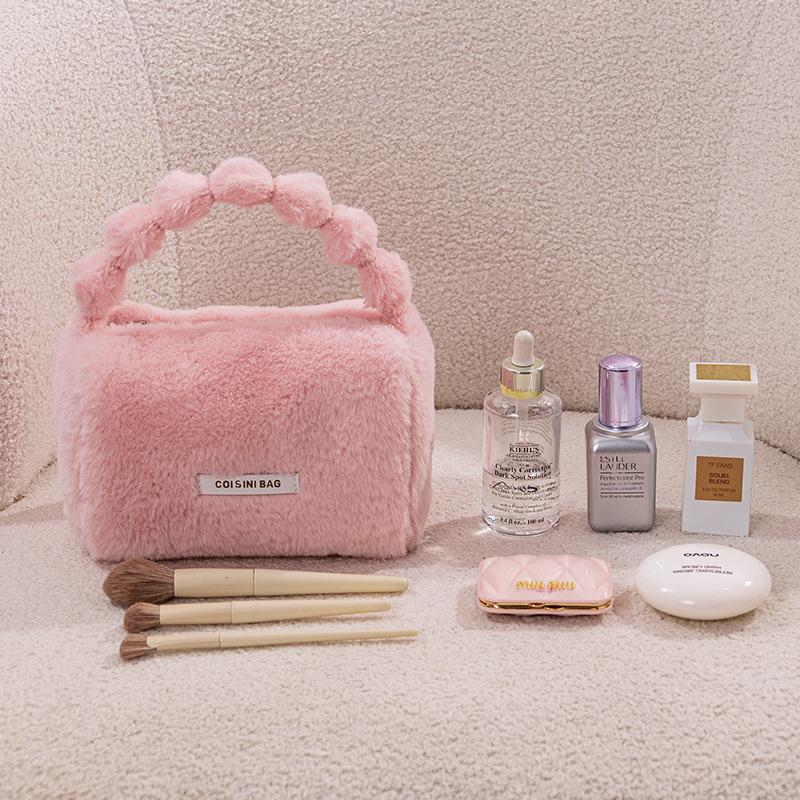 Autumn and winter travel plush makeup bag cute skin care storage bag travel cosmetics portable storage bag wholesale