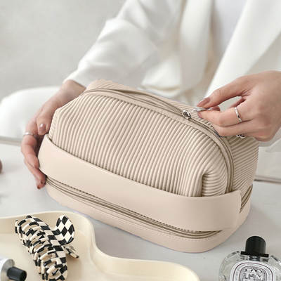 2023 New Cream Toast Cosmetic Bag Women's Large Capacity Portable Lipstick Storage Bag Carry-on Travel Wash Bag