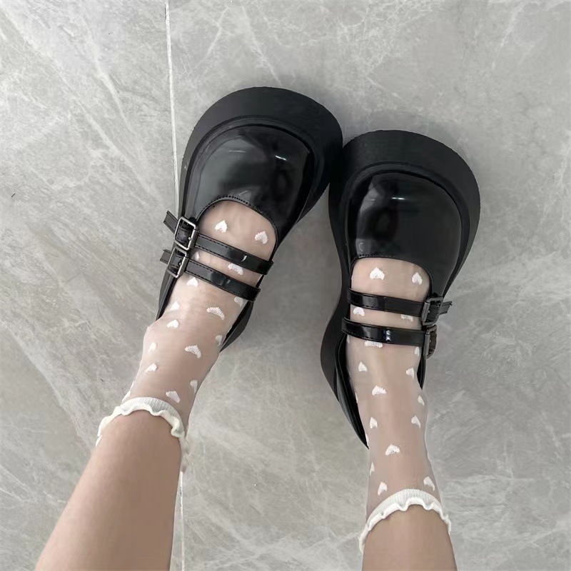 ins Calzini corti in seta di vetro sottile in bianco e nero estivi Calzini di media lunghezza da donna ins Calzini traspiranti alla moda con orecchie in legno di celebrità di Internet_voghion.com