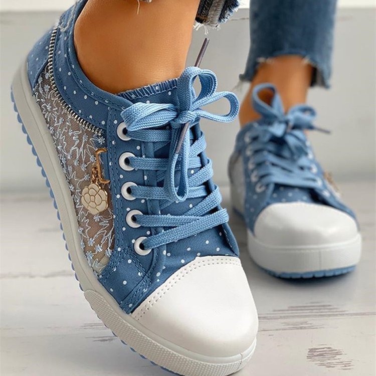 Cross-border foreign trade large size 2022 new mesh students solid color hollow casual flat canvas shoes tide a generation of hair