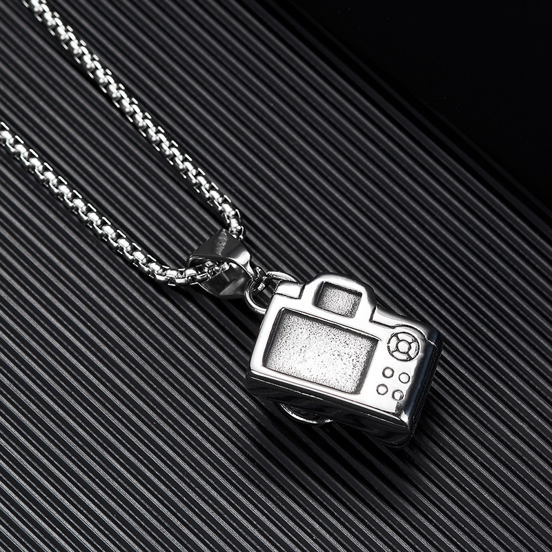 Cross-border jewelry stainless steel vintage camera pendant necklace personalized punk titanium steel necklace men's jewelry