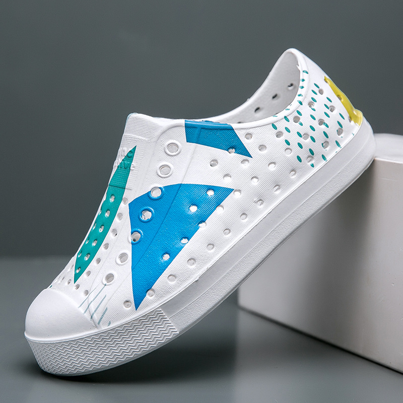 Cross-border LUCHI children's shoes 2024 children's cartoon graffiti hole shoes EVA soft-soled beach sandals