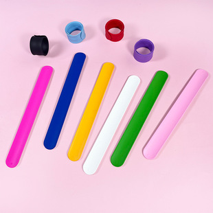 Factory spot silicone snap ring bracelet children's solid color snap ring self-roll bracelet hand ring clap ring wrist band
