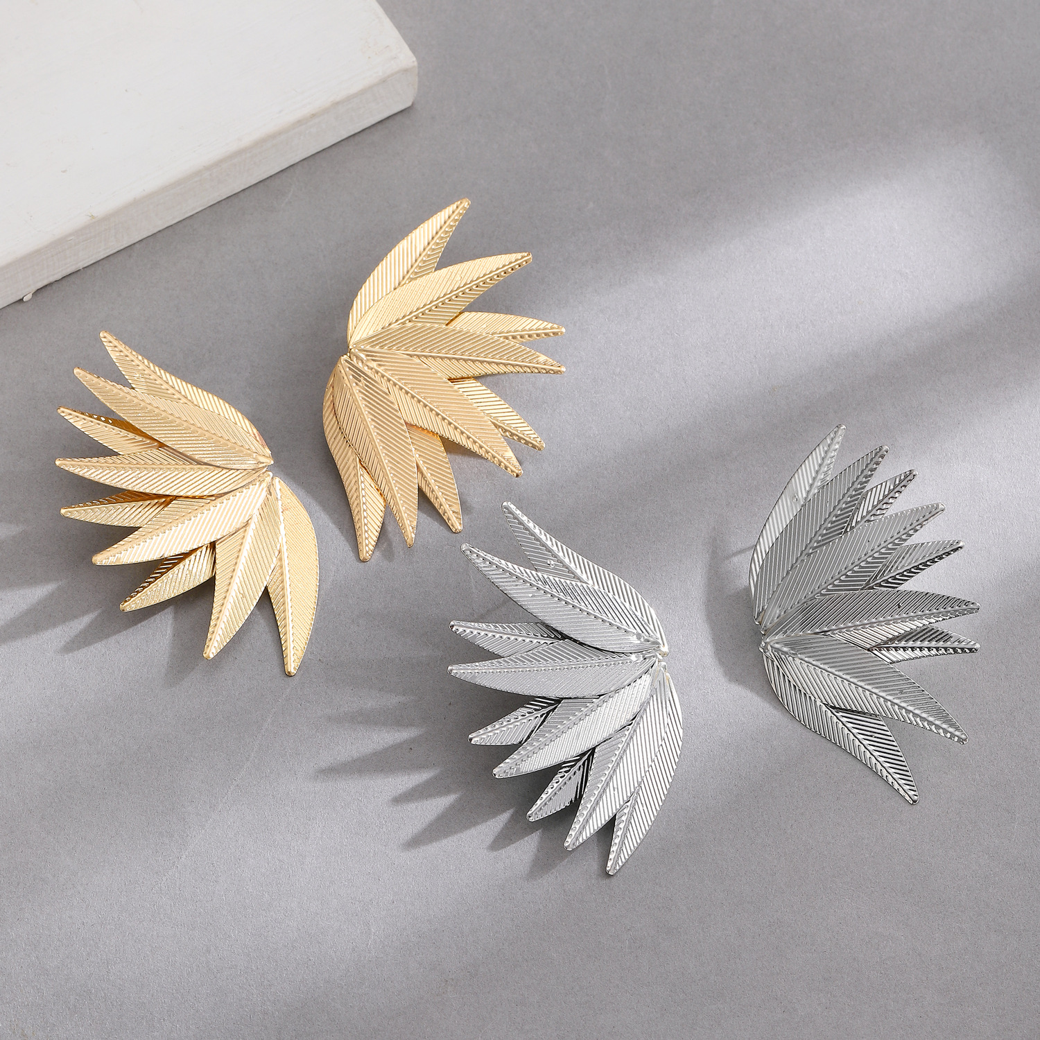 European and American cross-border exaggerated leaf stitching earrings vintage alloy leaf elegant fashion geometric earrings for women
