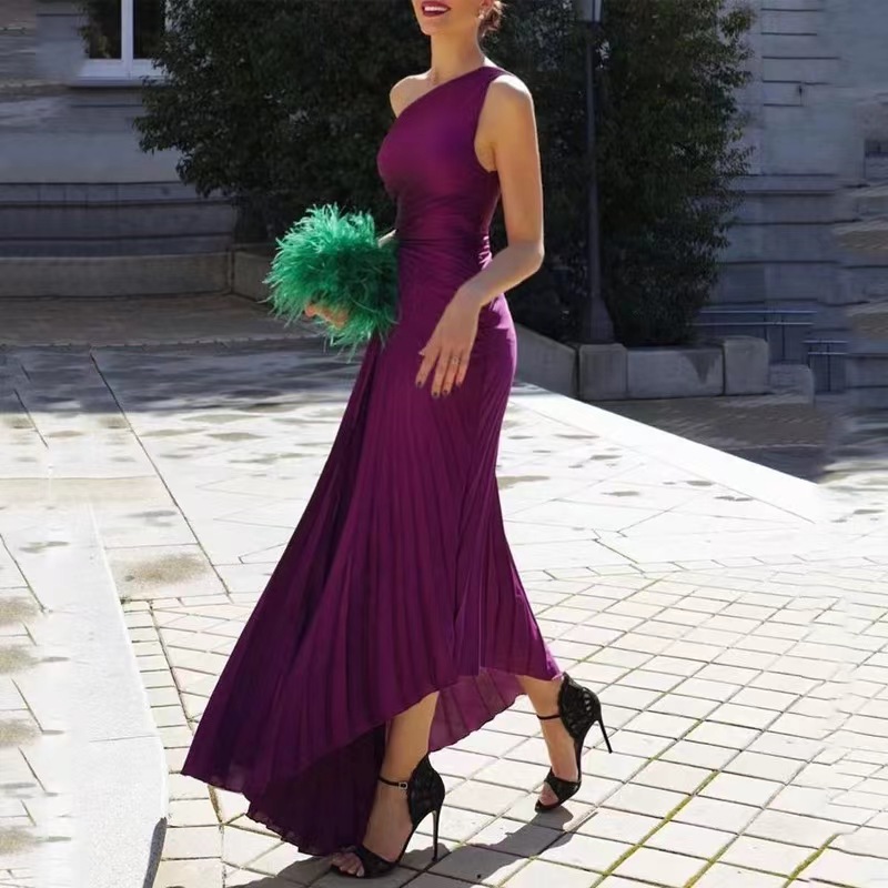 2023 European and American women's cross-border Amazon explosions new one-shoulder diagonal collar pleated hollow dress (satin)