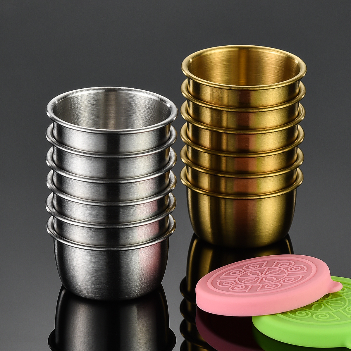 Cross-border 304 stainless steel sauce cup with silicone lid 50ml dip cup sealed outdoor portable sauce seasoning dish