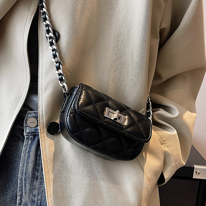 Lingge Embroidery Bag 2023 New Women's Bag Summer Popular Chain Crossbody Bag Mini Small Square Bag