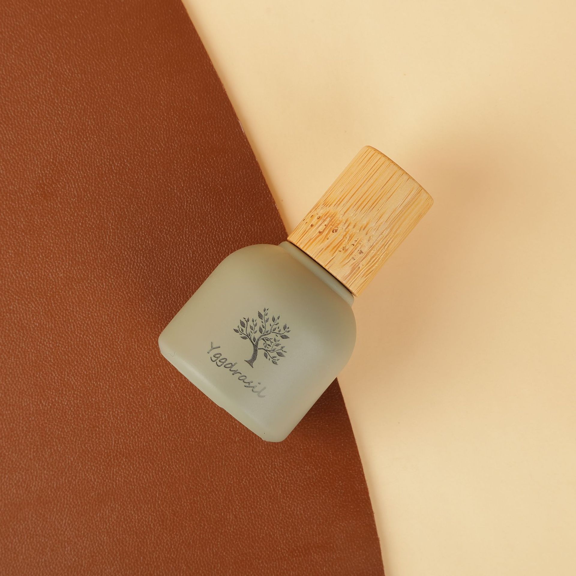 10ml Morandi fat round bottle three-color spot + steel ball + bamboo and wood cap perfume bottle essential oil is bottled separately