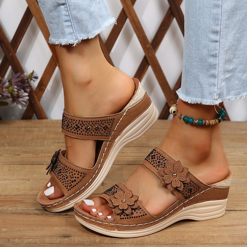 Cross-border foreign trade plus size 2022 summer new women's retro casual flower wedge beach sandals in stock