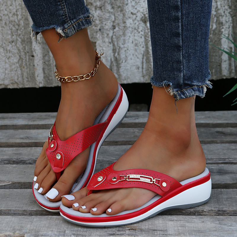 2023 Spring and Summer New Wedge Slippers Women's Beach Sandals Metal Buckle Wedge Fashion Casual European and American plus size Women's Cool