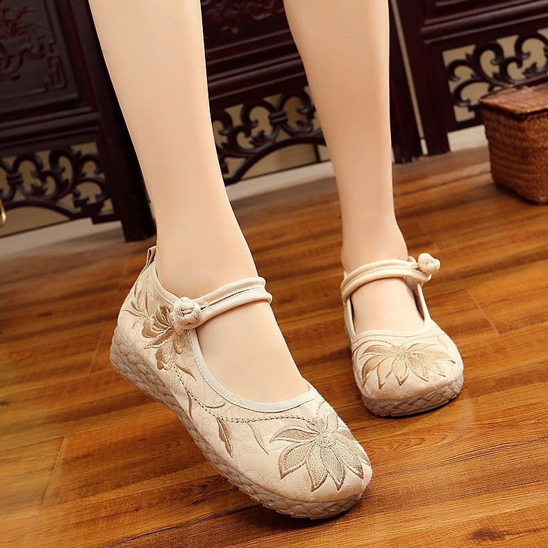 Old Beijing Cloth Shoes Comfortable Soft Sole Middle-aged and Elderly Embroidered Women's Shoes Single-layer Shoes Comfortable Ethnic Style Embroidered Shoes with Cattle Sole