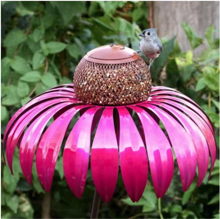 国境を越えた新製品の屋外の花は鳥器のハチドリに餌を与えます。|undefined