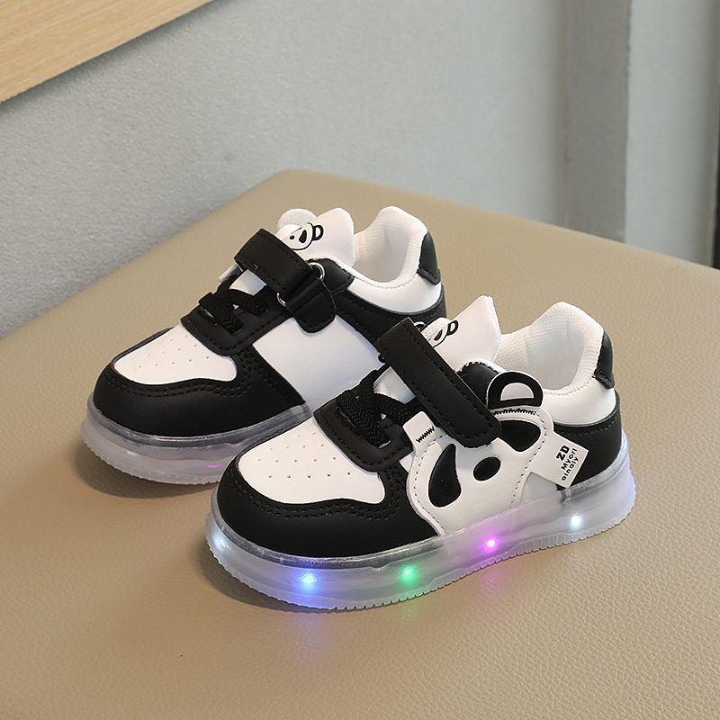 Children's LED light-on shoes 2024 spring new boys and girls panda leather board shoes baby soft bottom non-slip shoes fashion