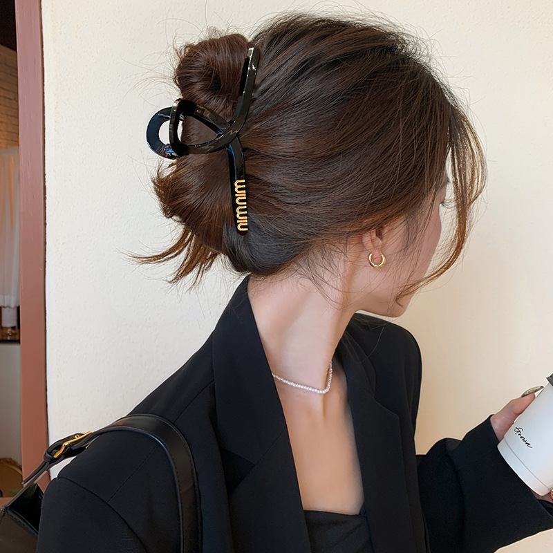 Letter clip large black shark clip high-grade hairpin female back spoon 2023 new hair clip headdress clip