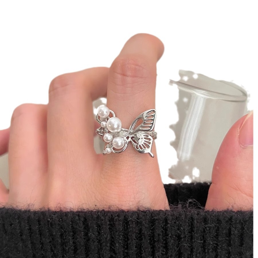 Schmetterling Perle Metall dreidimensionaler Hohlring weiblicher Nischendesign vielseitiger Zeigefingerring Ins-Ring_voghion.com