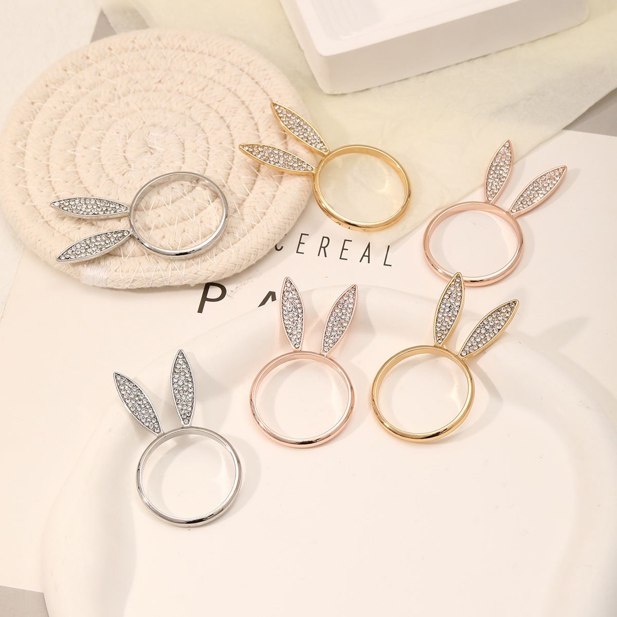 European and American personality cute rabbit Easter napkin ring diamond alloy rabbit head Western restaurant napkin ring source factory