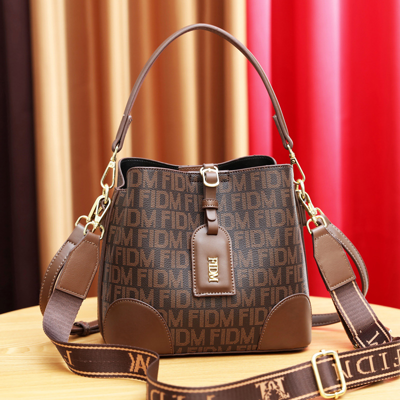 Autumn and winter small bag women's bag 2024 new fashion Korean soft leather bucket bag ladies shoulder messenger bag wholesale