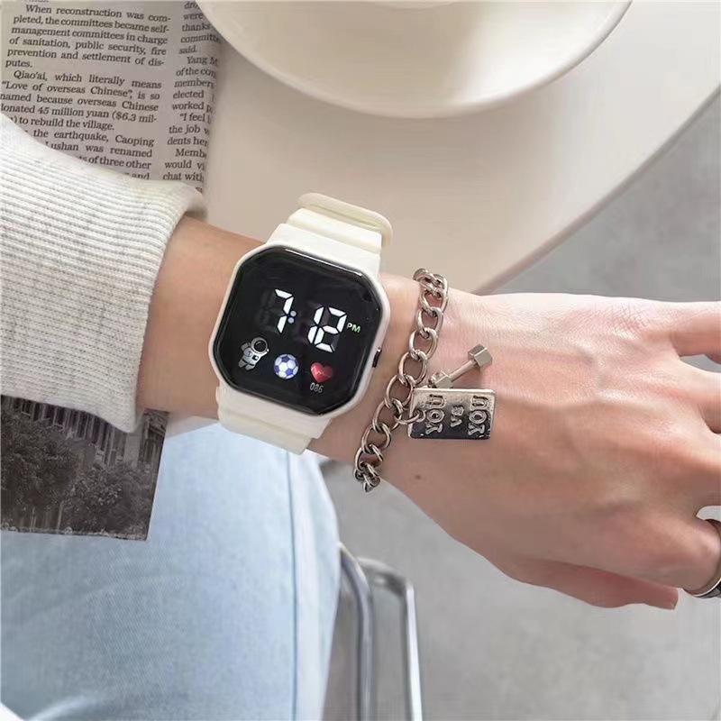 Watch digital display Harajuku style astronaut LED calendar high color value Student Party simple fashion electronic watch