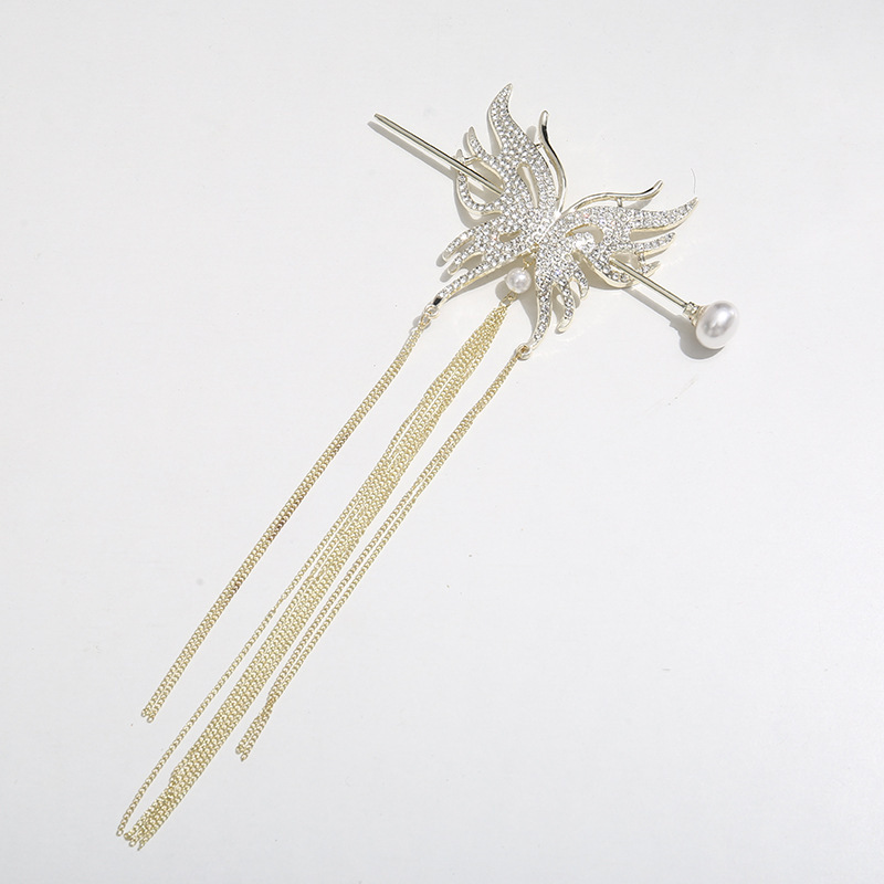 ピンクの花のかんざしの女性の高級感があります。|undefined