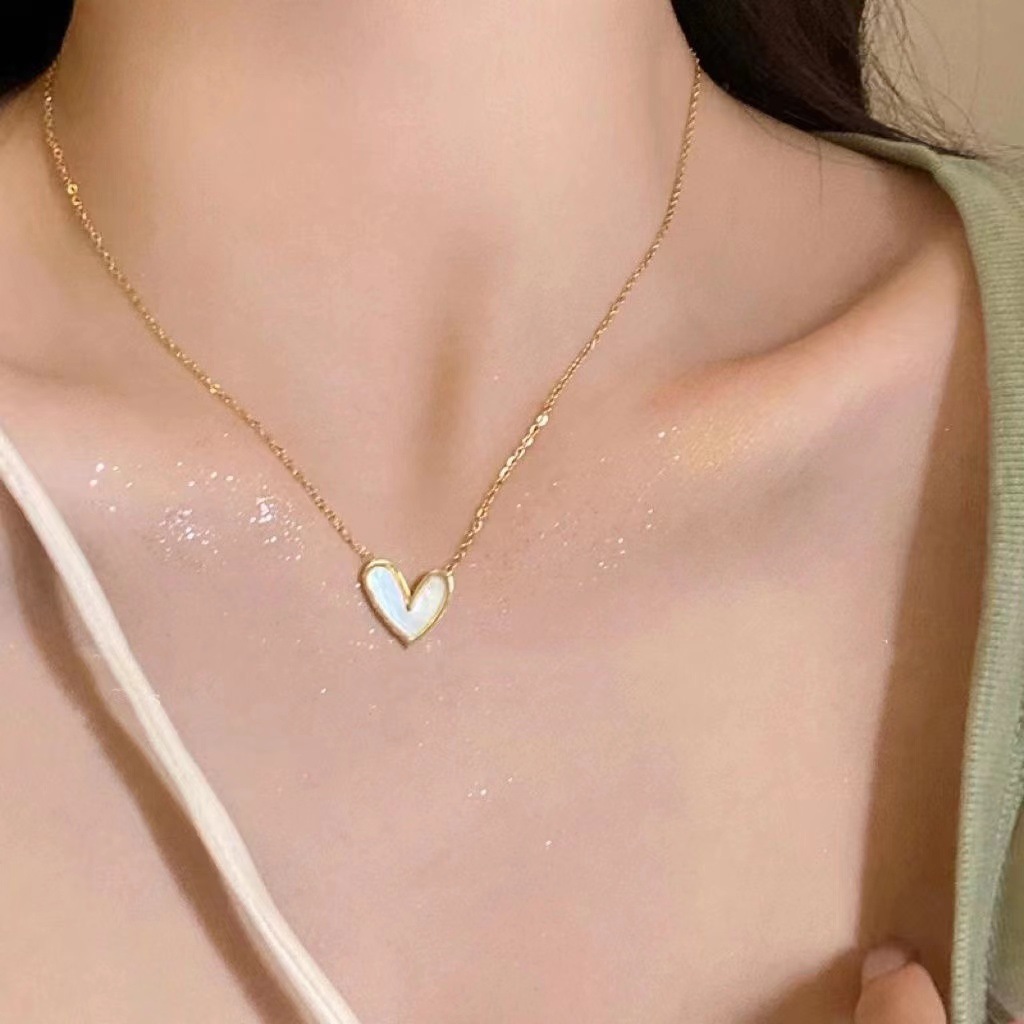 ins Style Golden Love Necklace Women's Niche Fashion Light Luxury Collarbone Chain Personalized Design All-match Simple Necklace