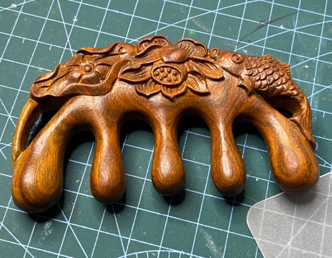 Lotus fish [Golden sandalwood]]