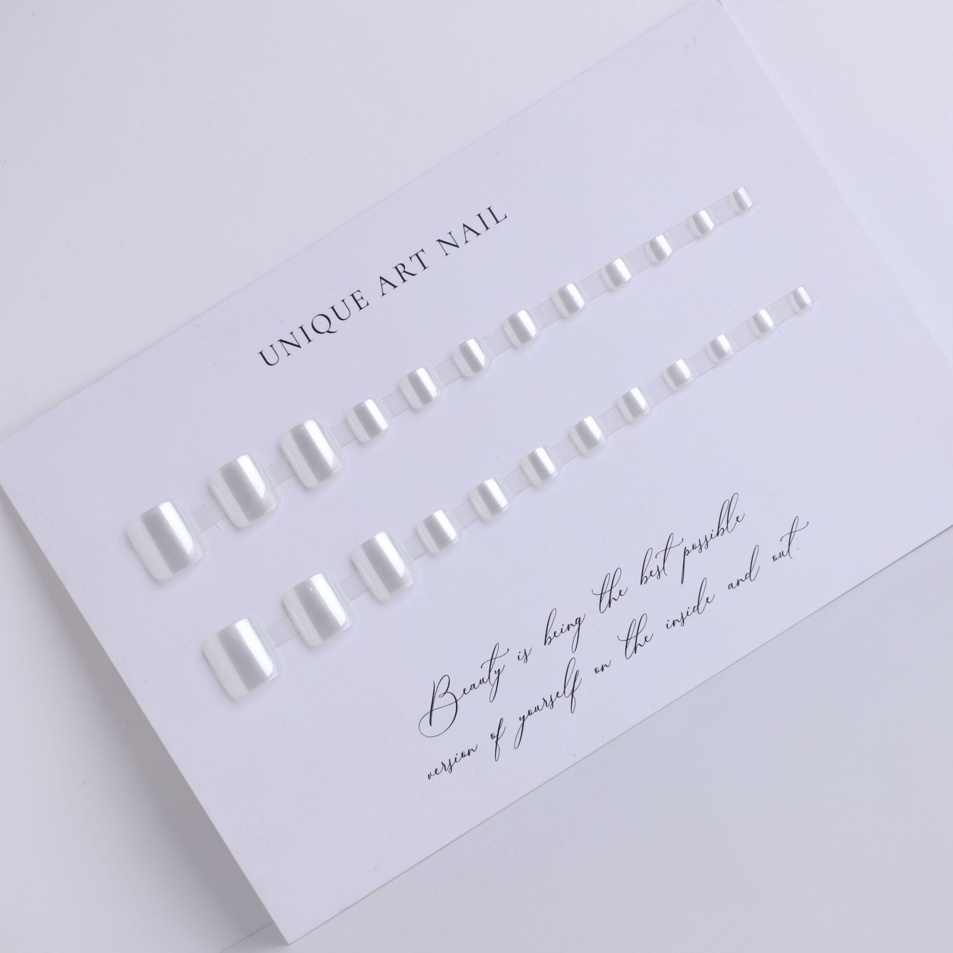 Hailey with the manicure Aurora powder manicure temperament gentle white moonlight wear manicure removable nail