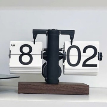 Cross-border hot selling automatic flip clock creative living room clock decoration European style clock retro small balance flip clock