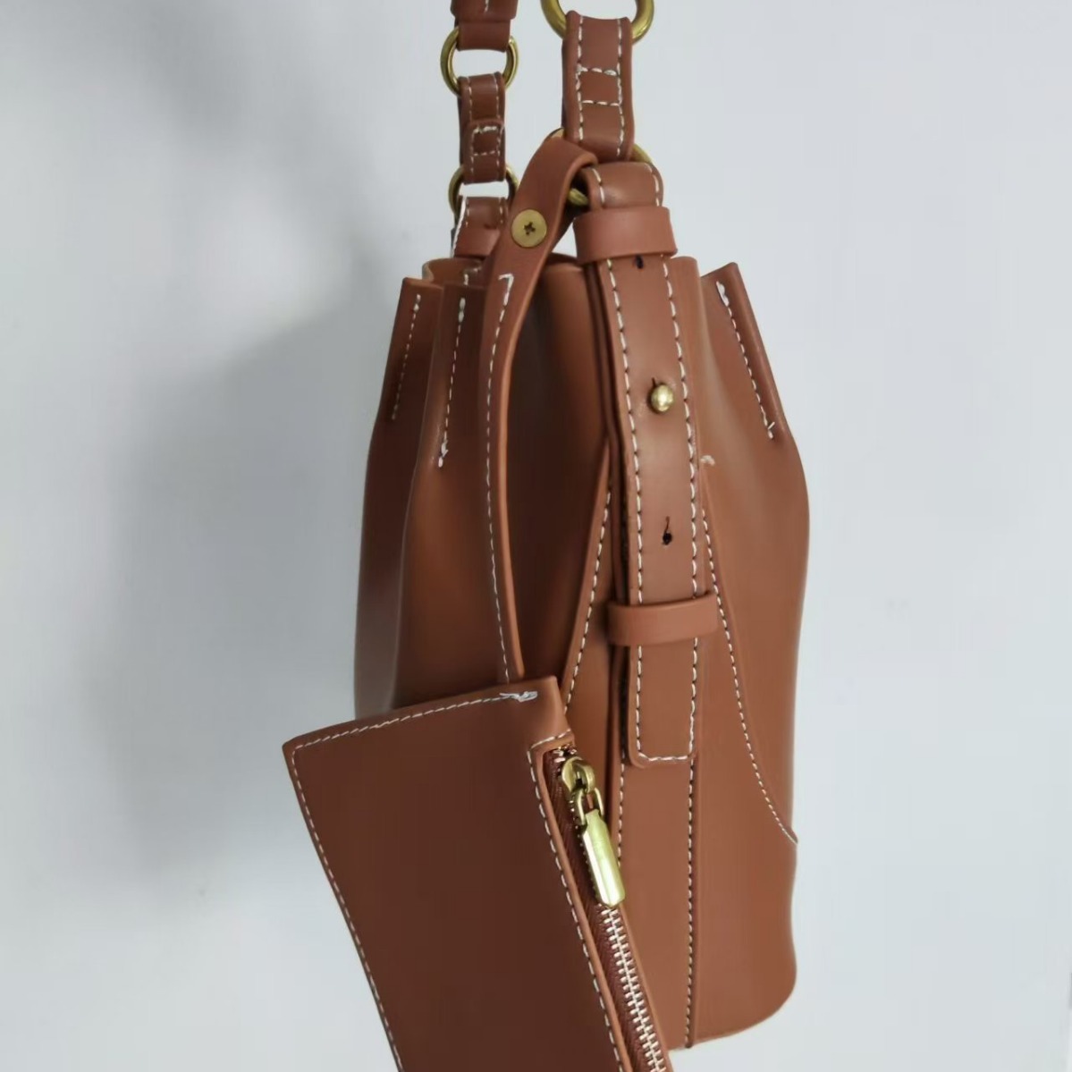 Z Home Bag 2024 New Large Capacity Wide Shoulder Strap Shoulder Handbag Crossbody Bucket Bag shoulder Bag