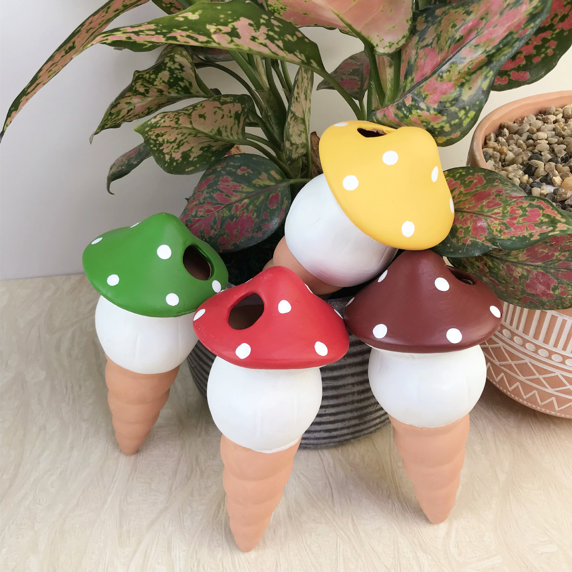 Rizenghong Ceramics № 1 Четырехцветный поглотитель грибов Устройство для полива цветов Устройство для ленивого капельного полива Трансграничное эксклюзивно
