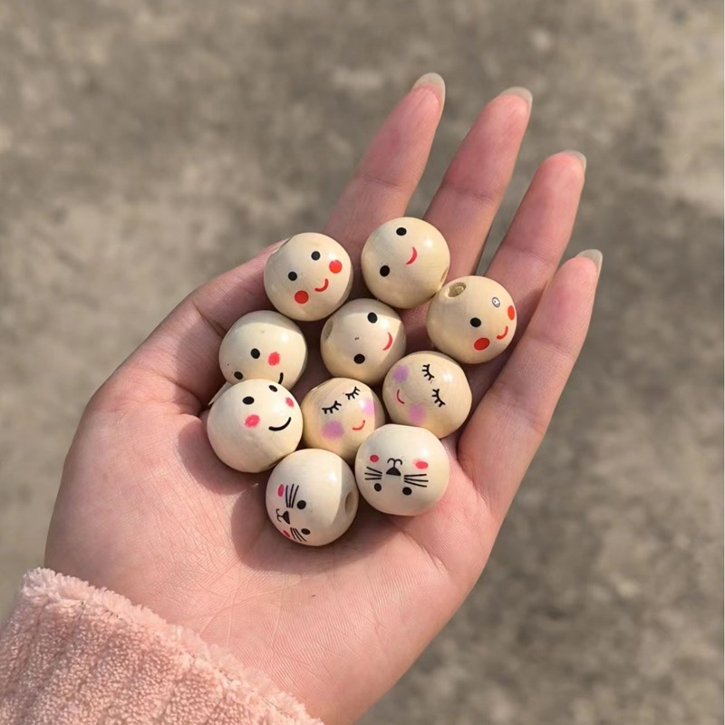 国境を越えてよく売れている卸売りの笑顔の木の玉の20mmのカラー印の玉の散珠の手は丸い木の玉のフリンジバッグを刺します。|undefined