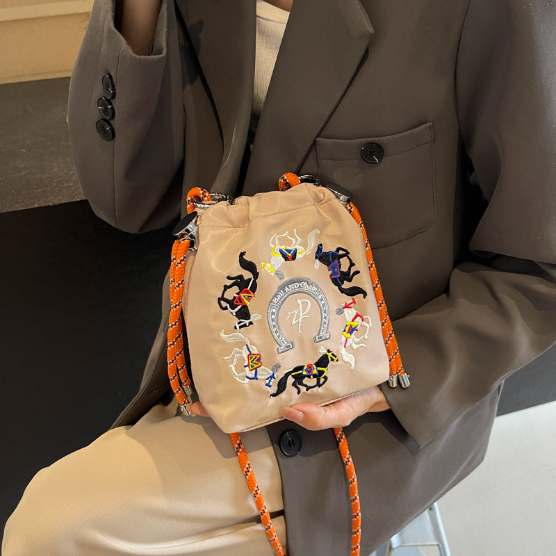 Embroidered Ins Bucket Small Cloth Bag Women's 2024 New Simple Contrast Color Walking Shoulder Crossbody Mobile Phone Bag