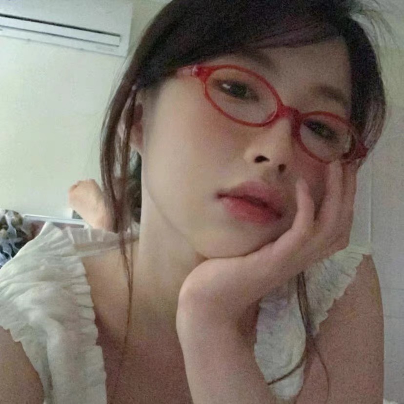 Two-dimensional Asian girl Japanese and Korean small frame glasses female ins European and American retro y2g hot girl Street shot plain gradient glasses frame