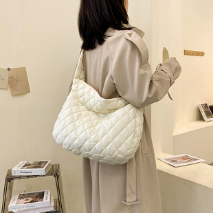 Autumn and Winter 2024 New Shoulder Bag Women's Cloud Pleated Casual Large Capacity Cotton Bag Crossbody Bag Commuter Bag