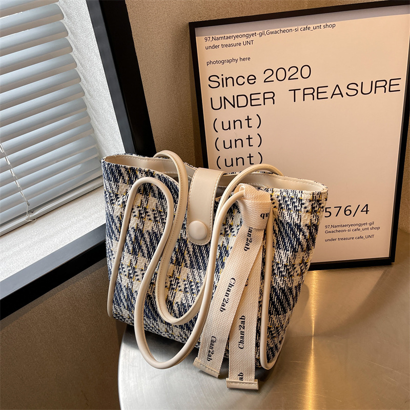 秋冬包包女大容量2023新款潮時尚百搭高級感帆布單肩包通勤托特包