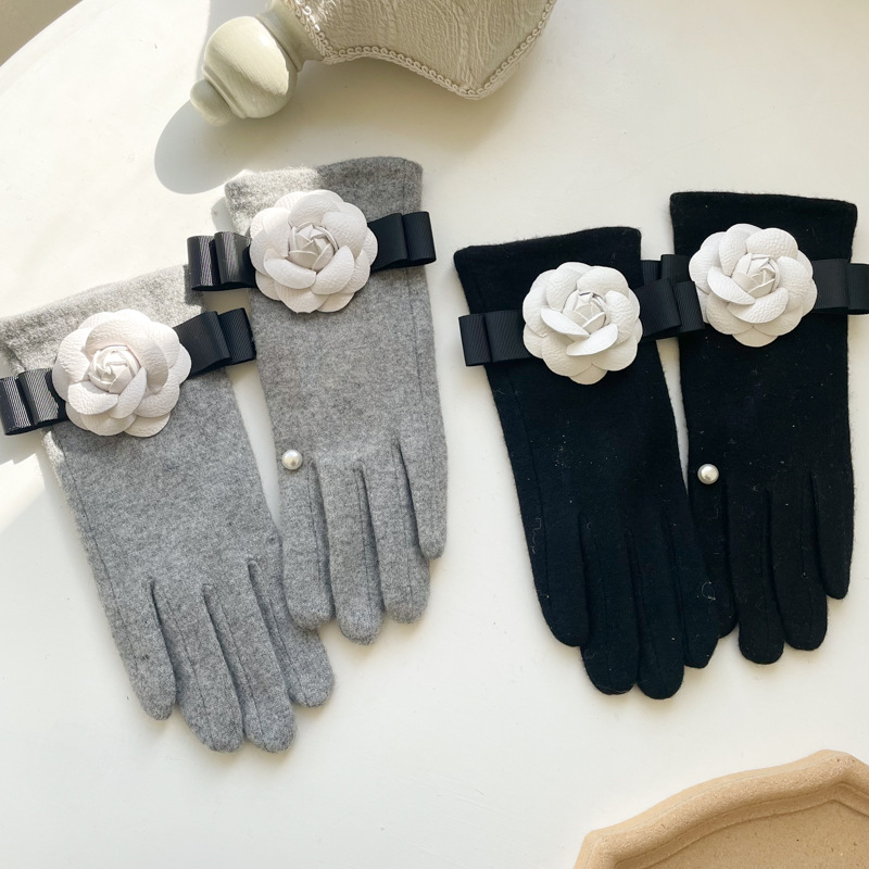 2021 autumn and winter designer Xiangfeng ribbon Camellia wool cashmere finger gloves factory price wholesale