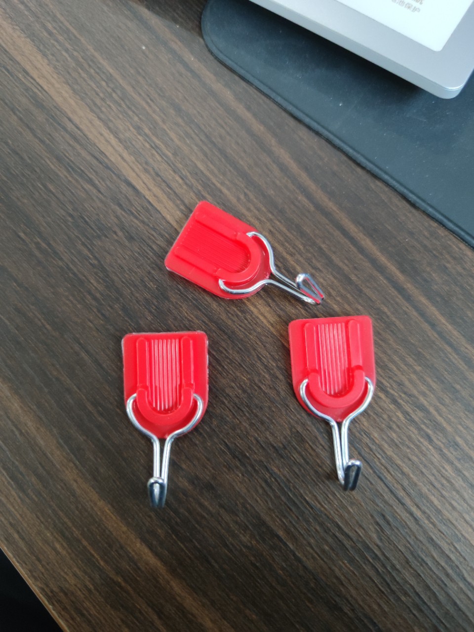 Personalized Modern Simple Red Home Wall-mounted Self-contained Fashion Coat and Hood Single Hook Adhesive Hook