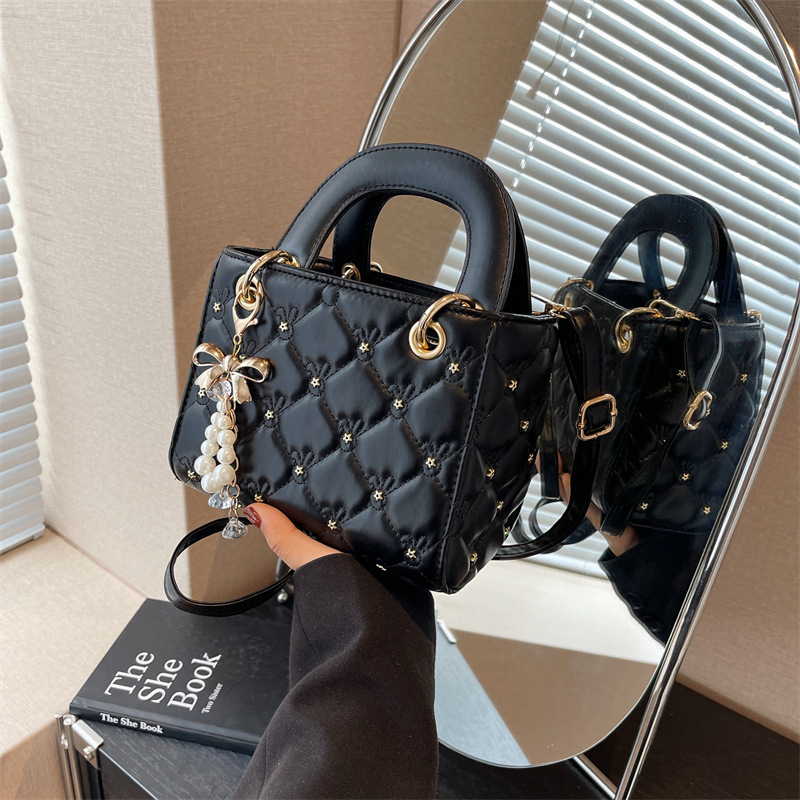 2024 spring and summer new style daffy bag ladies casual handbag niche texture fashion all-match shoulder bag
