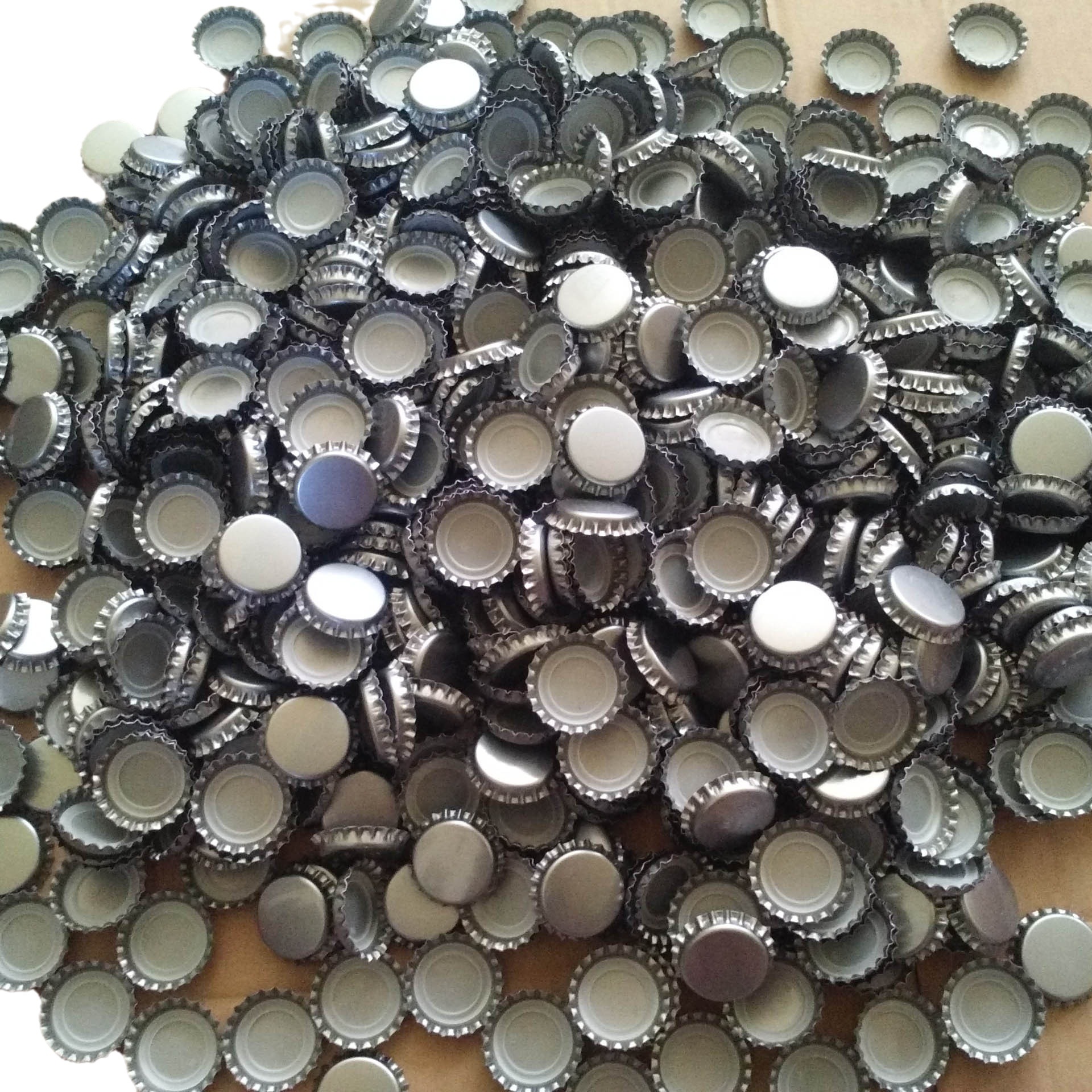 Standard beer bottle cap crown lid anti-theft sealed tinplate lid printed round factory direct metal iron lid
