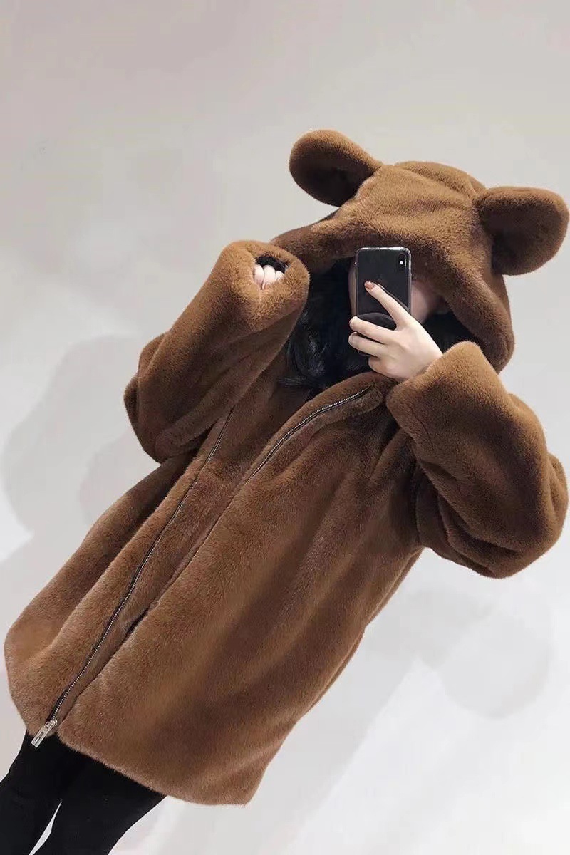 Giacca in pelliccia di media lunghezza con cappuccio e orecchie d'orso carine e larghe in pelliccia spessa invernale 2023 per donna_voghion.com