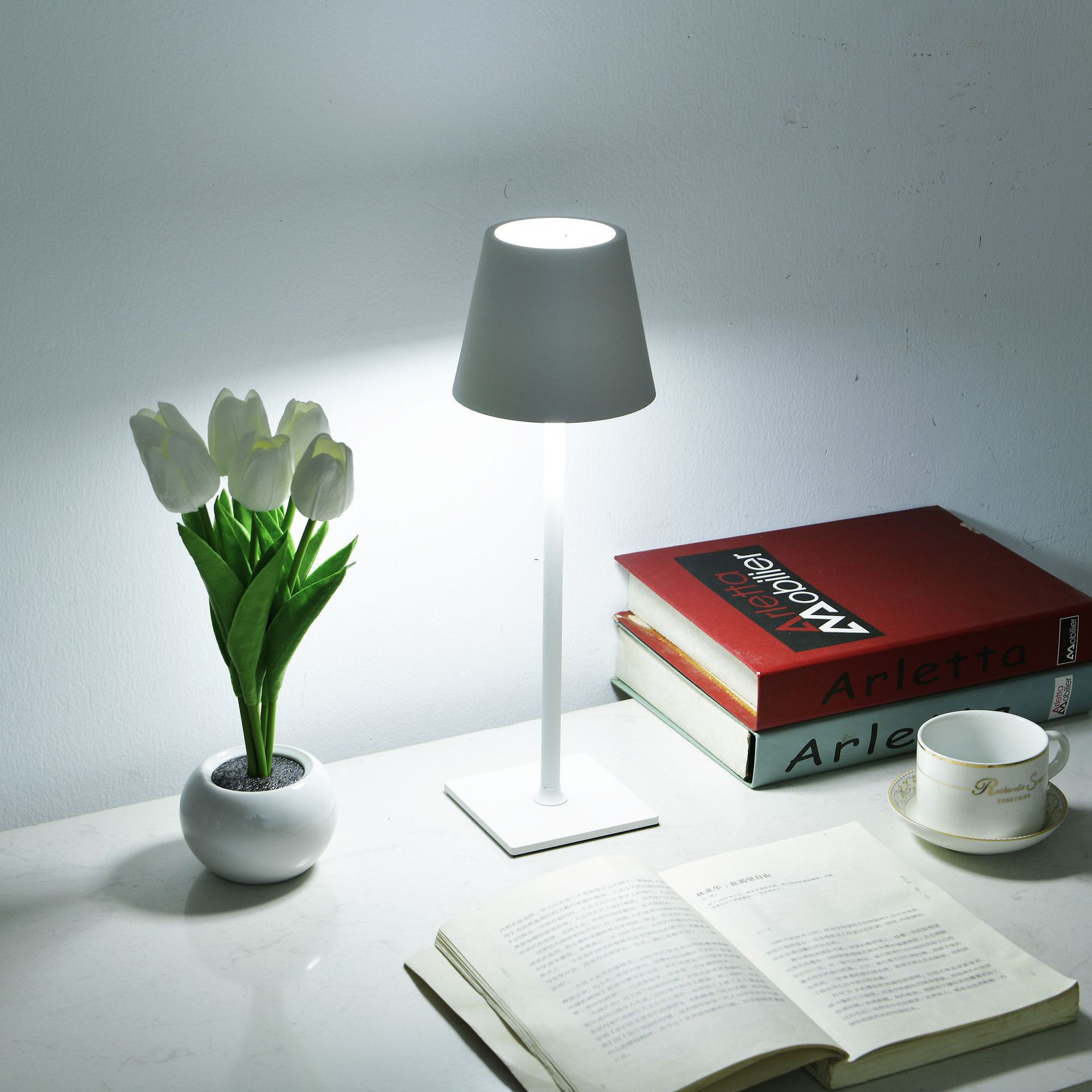 Simple desk lamp cross-border e-commerce decorative desk lamp charging desk lamp metal texture atmosphere lamp creative desk lamp