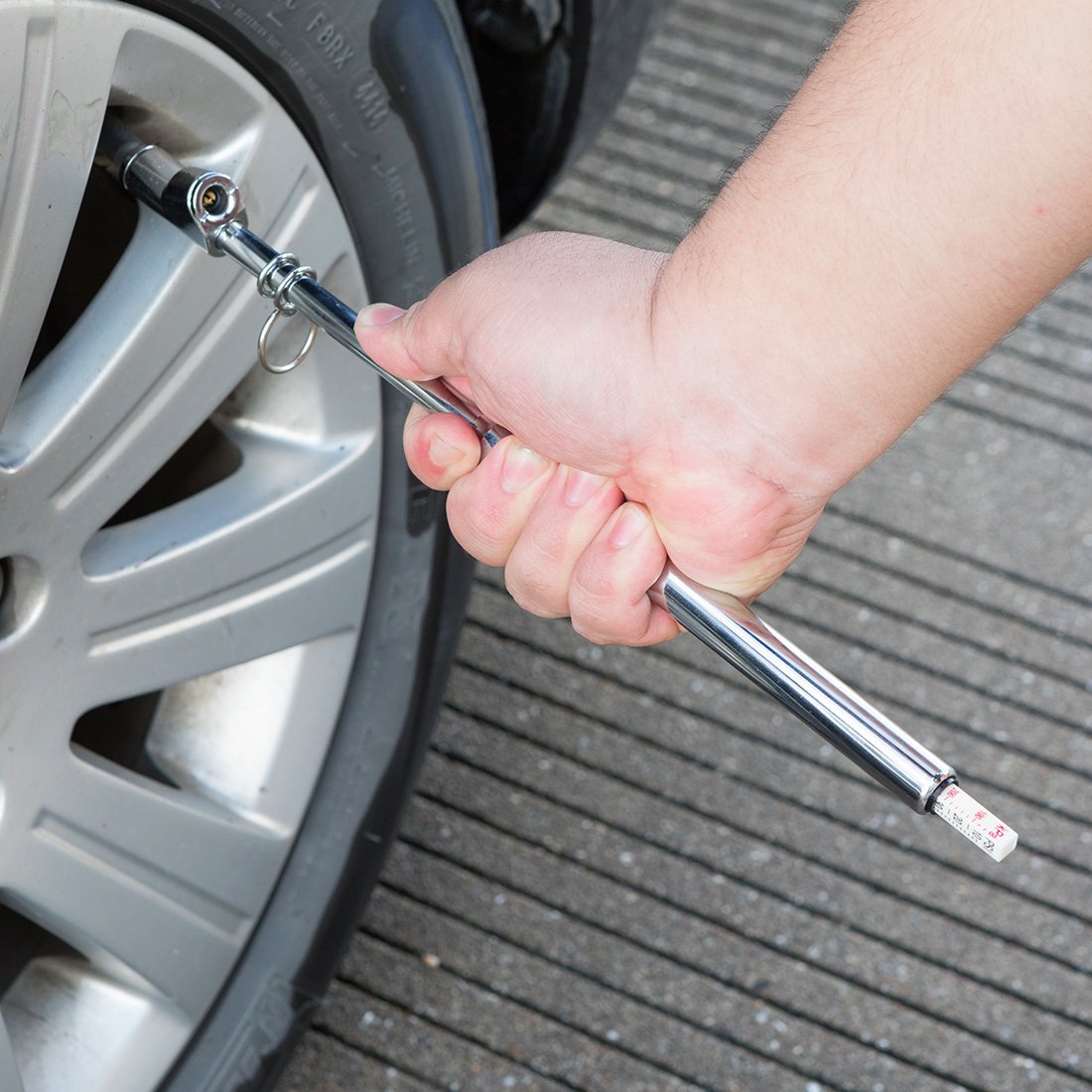 Silver tire pressure gauge tire pressure gauge car tire tire pressure monitor