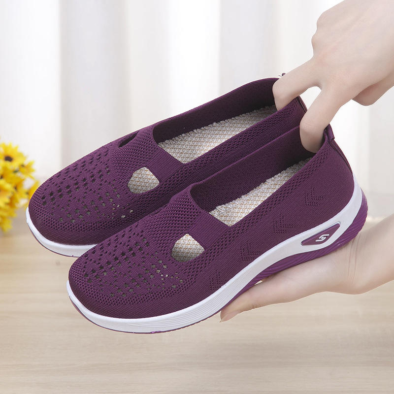 Summer old Beijing cloth shoes for women, comfortable, breathable, soft-soled, middle-aged and elderly casual women's shoes, flat-soled hollow mesh mother's shoes