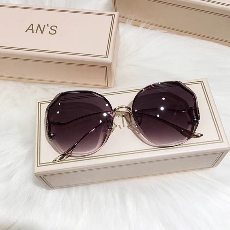 Letter D Hair Band Glasses 2025 New Red Book Internet Celebration Fashion Trend Street Shooting All-match Sunscreen Sunglasses for Women