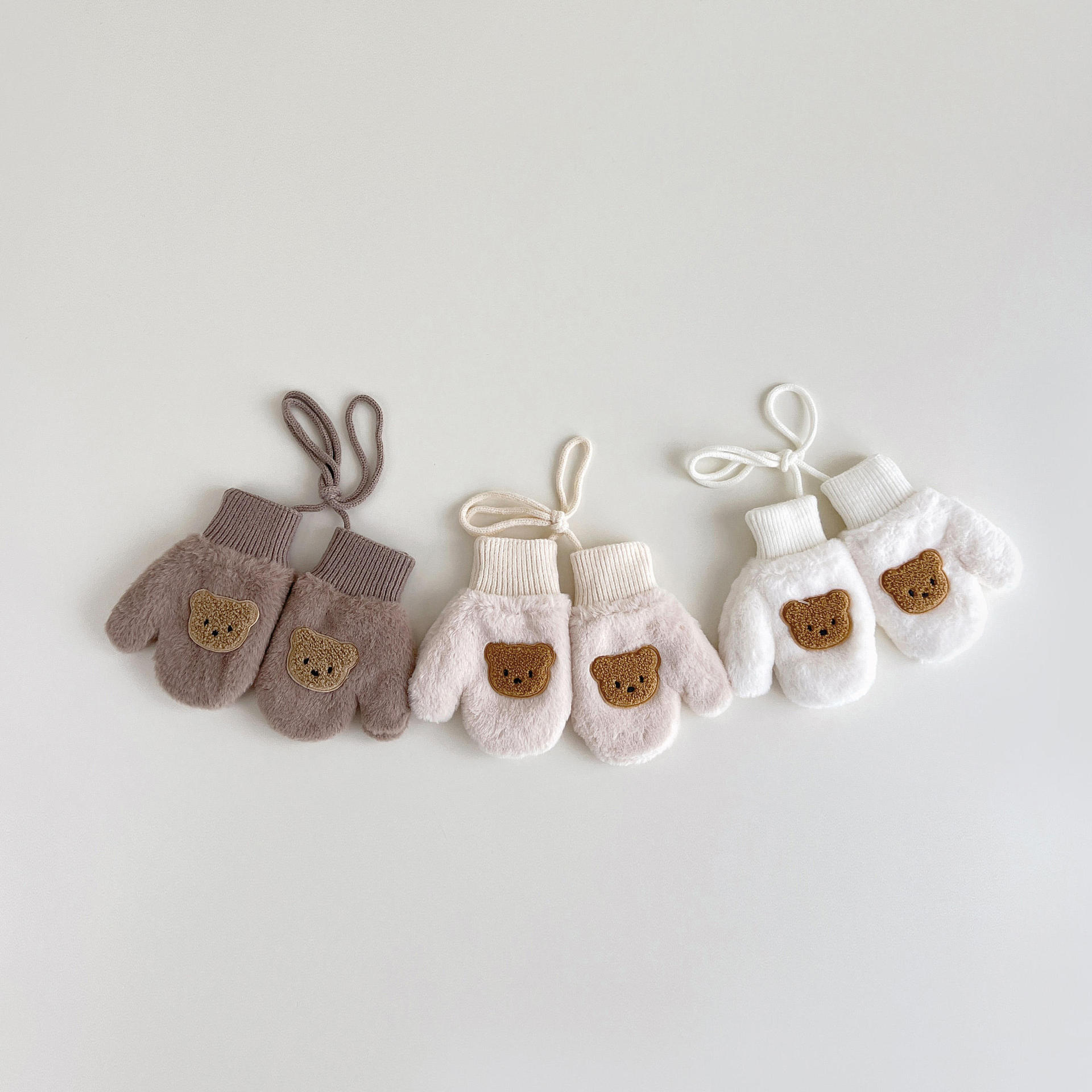 Autumn South South Korea children's gloves winter ins cartoon bear boys and girls finger halter plush baby wholesale