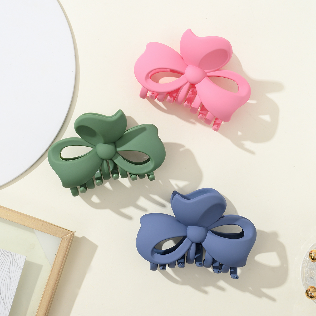 Grenzüberschreitende Haarspange für Damen mit Fliege, matt, schlicht, Haifisch-Clip hinten, Haarnadel, hochwertiges Haar-Accessoire_voghion.com