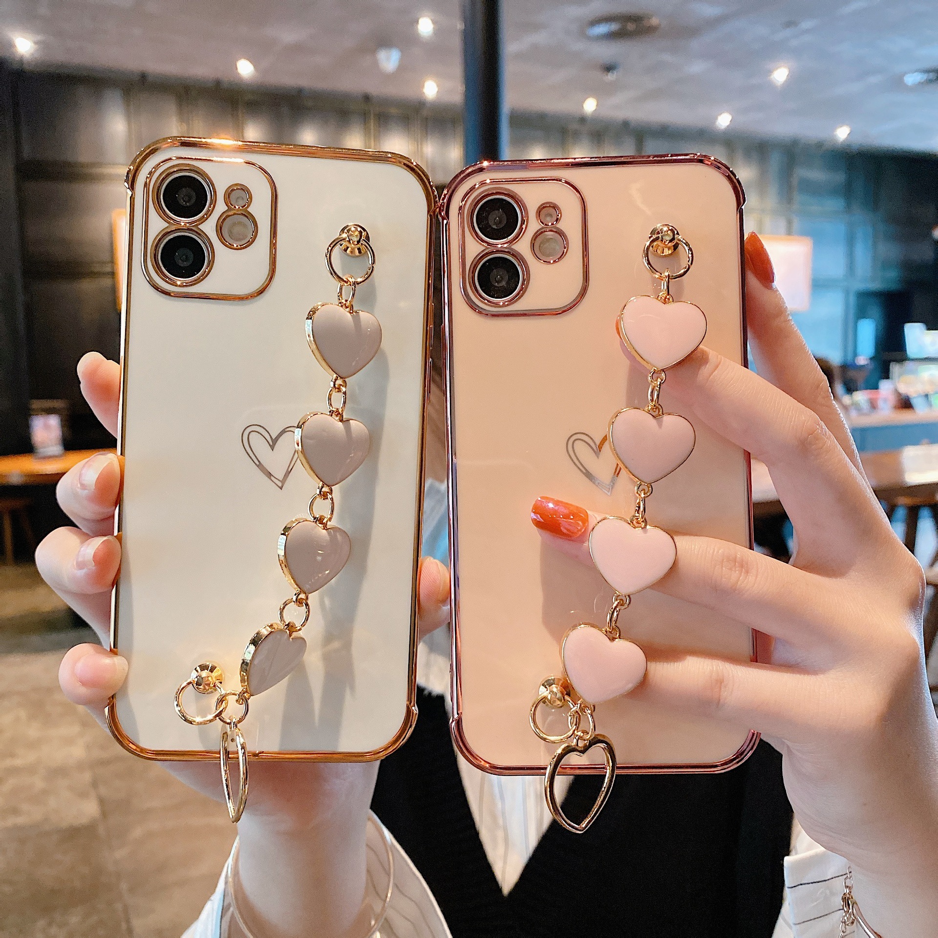 愛心電鍍手鍊殼適用iPhone14 Pro Max手機殼蘋果11直邊精孔外殼潮